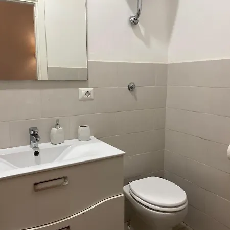 La Rosa Di Roma1 Cozy Big In San Giovanni Homestay Rome